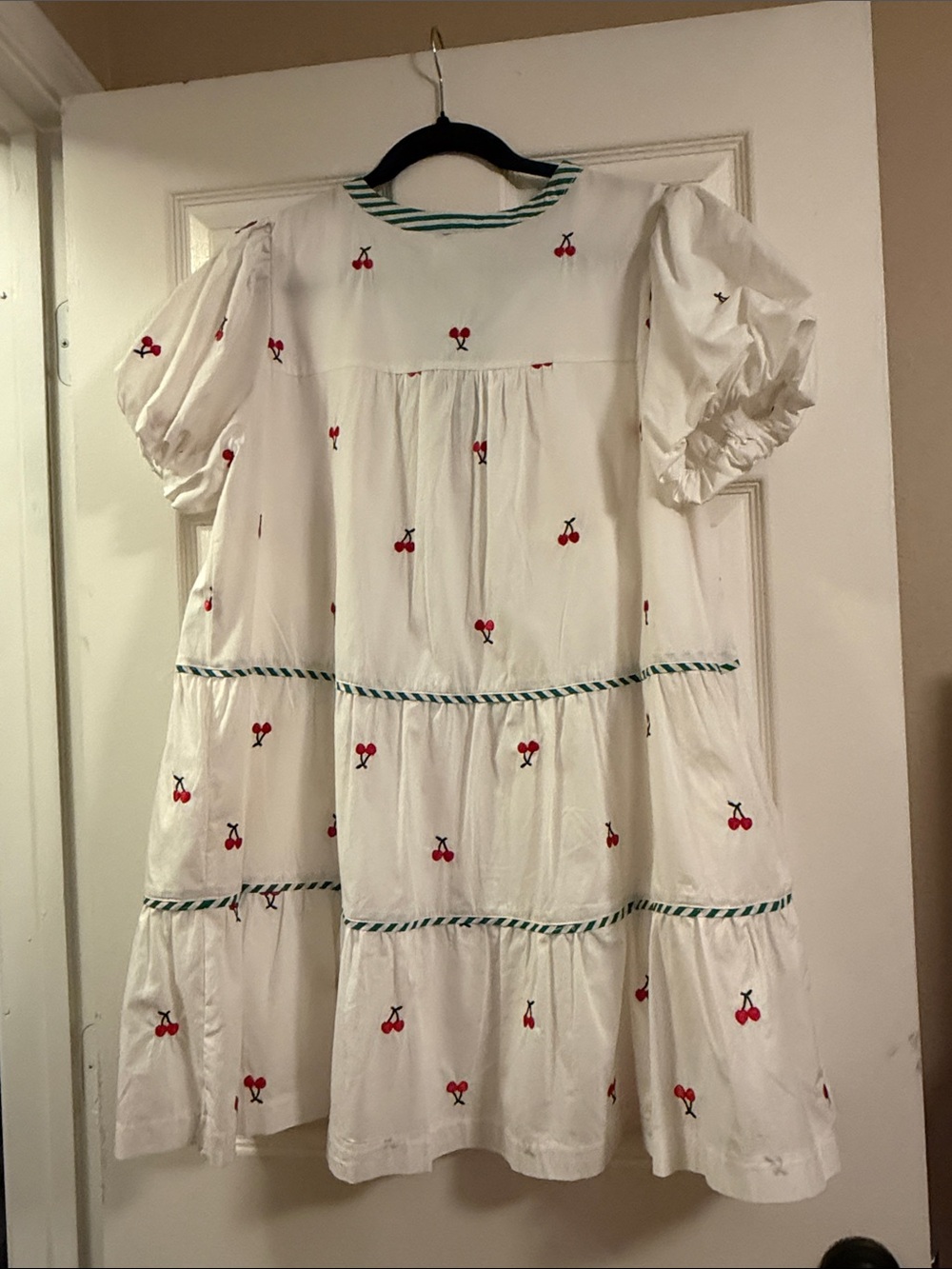 &moreci White Cotton Cherry-Embroidered Tiered Dress with Green Trim - Picture 4 of 4